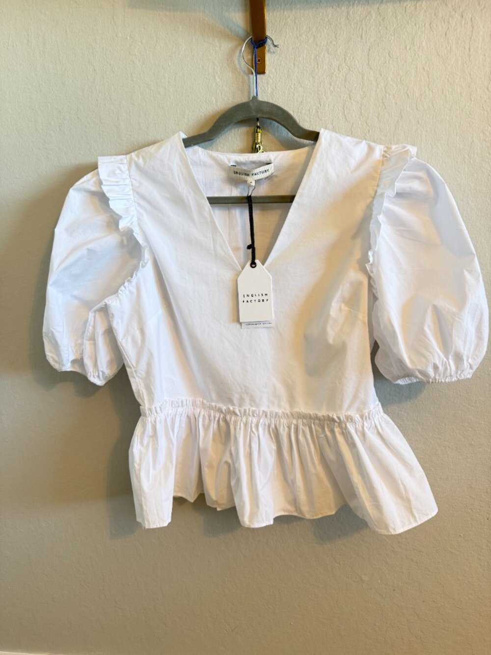 English Factory White V-Neck Puff Sleeve Peplum Top Size L NWT JJ2073T - Picture 2 of 8